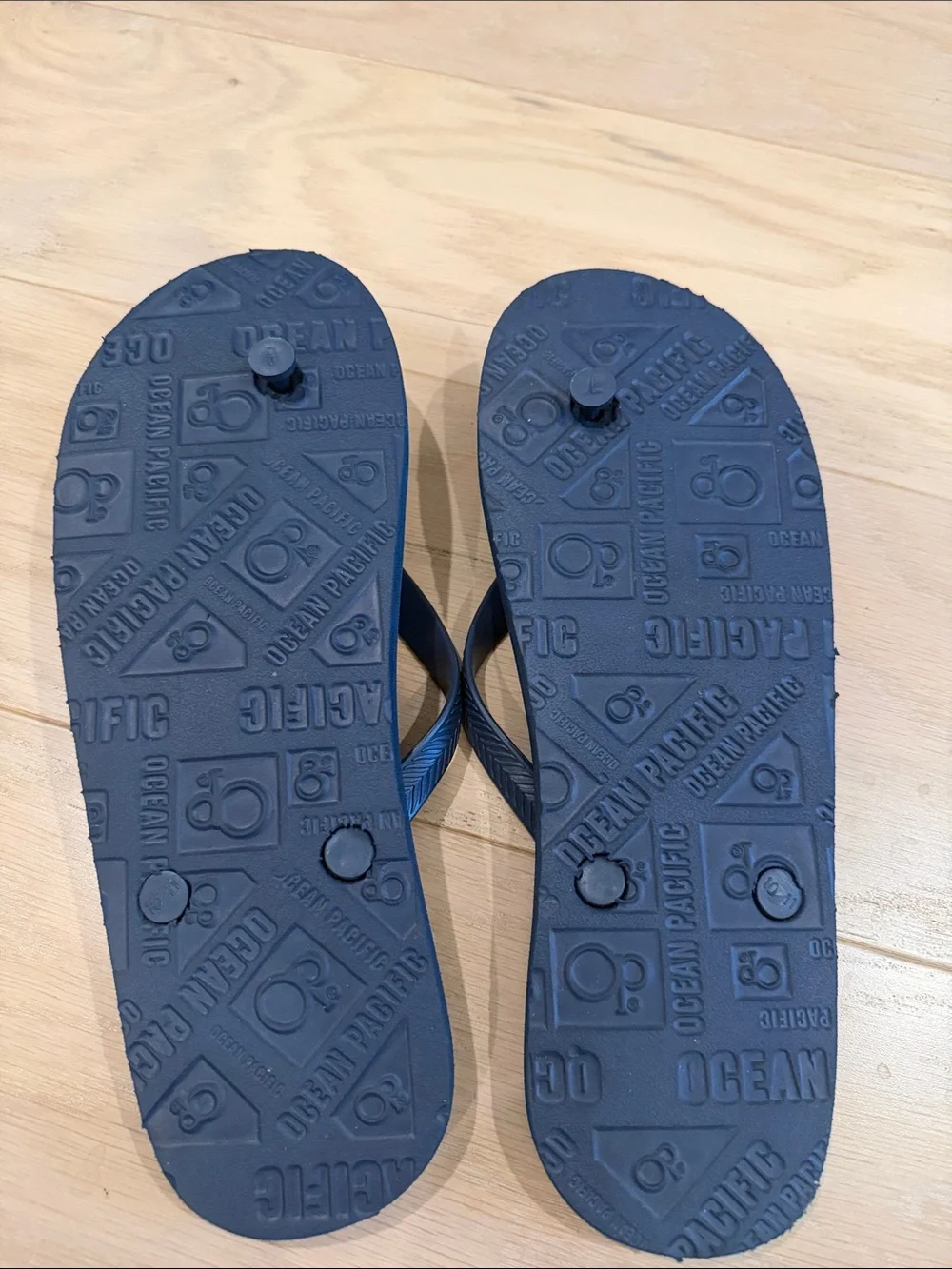 Footwear (Men’s Flip-flops) - Not a swimwear item